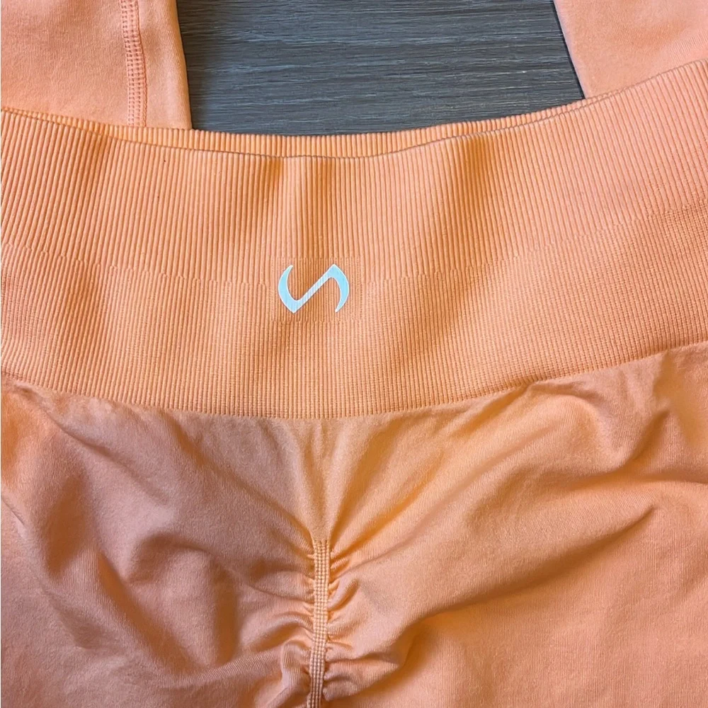 TLF Seamless High-Waist Leggings in Peach-Orange NWT - Picture 4 of 5
